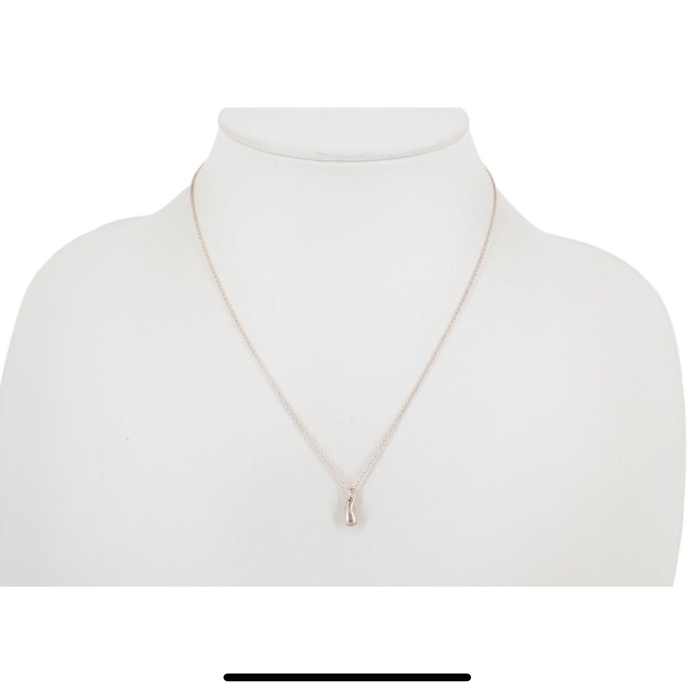 Elsa Peretti®
Teardrop Pendant - Picture 4 of 9
